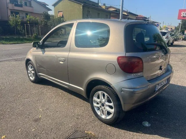 Toyota Yaris 2004 photo 4