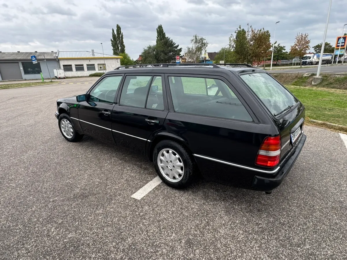 Mercedes-Benz E-Class 1994 photo 3