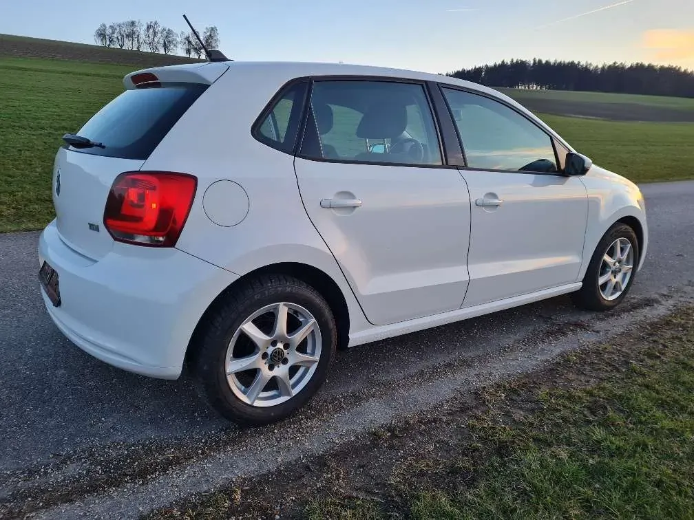 Volkswagen Polo 2012 photo 3