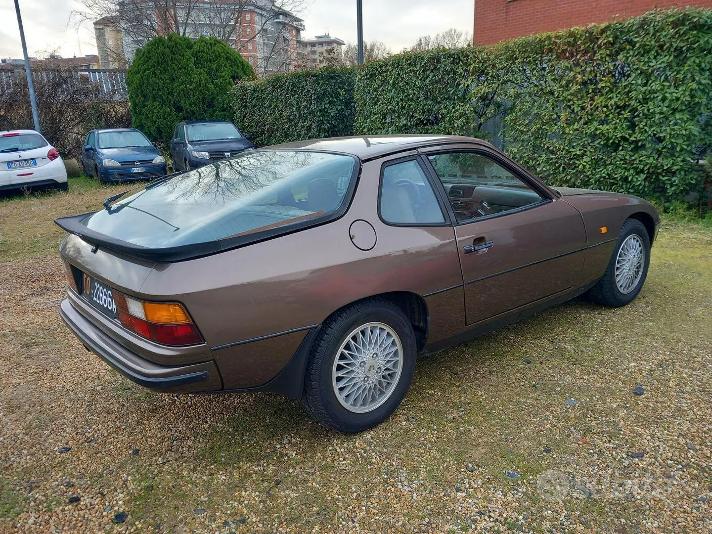 Porsche 924 1984 photo 2