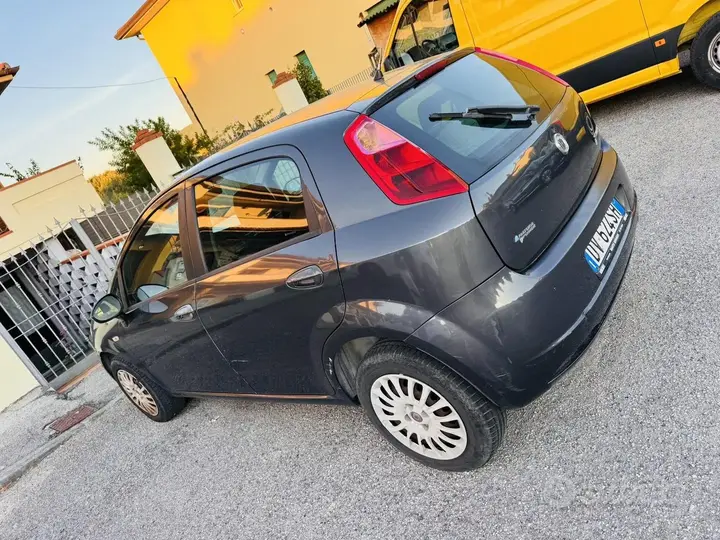 Fiat Punto 2009 photo 3
