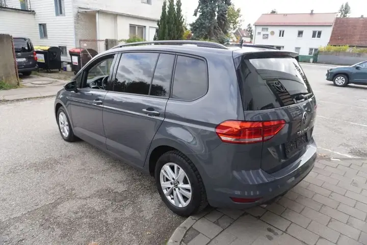 Volkswagen Touran 2022 photo 3