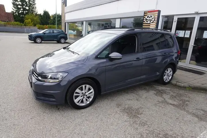 Volkswagen Touran 2022 photo 2