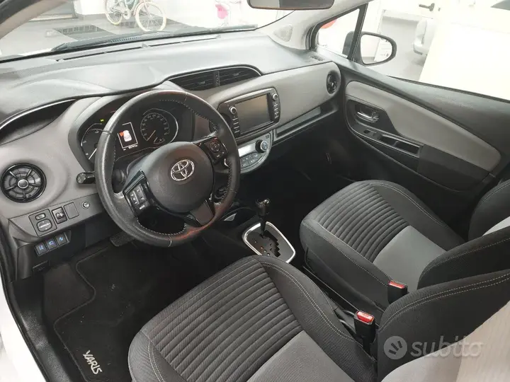 Toyota Yaris 2017 photo 2