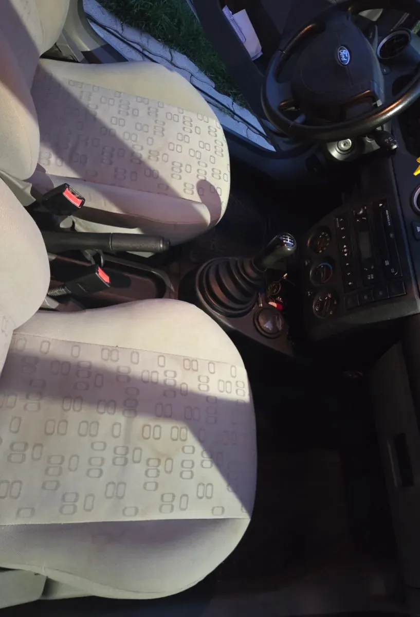 Ford Fiesta 2002 photo 2