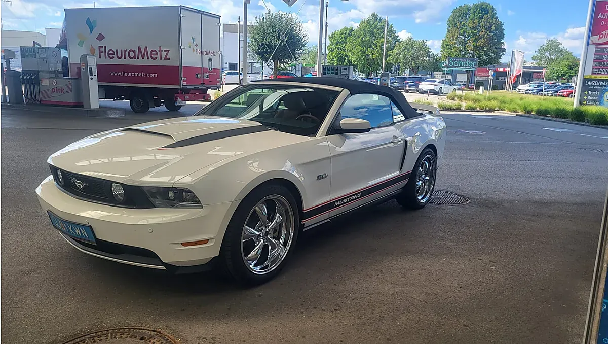 Ford Mustang 2011 photo 2