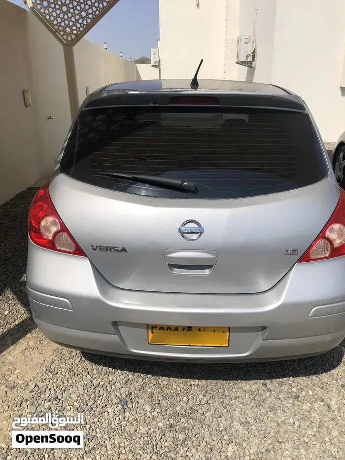 Nissan Versa 2011 photo 2