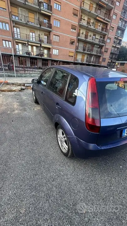 Ford Fiesta 2005 photo 2