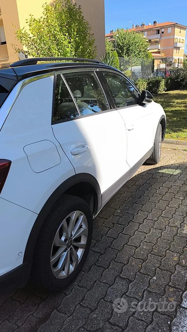 Volkswagen T-Roc 2023 photo 2