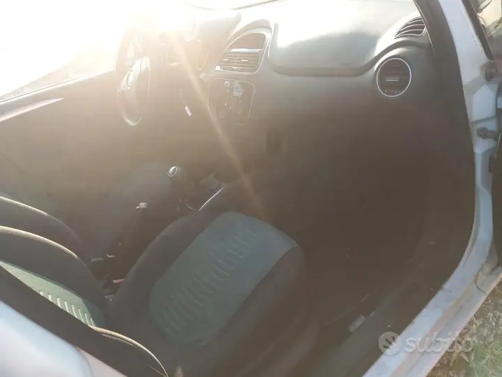 Fiat Punto Evo 2012 photo 2
