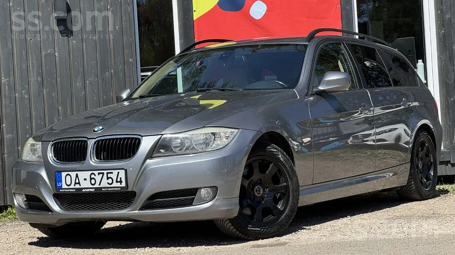 BMW 318 2009 photo 2