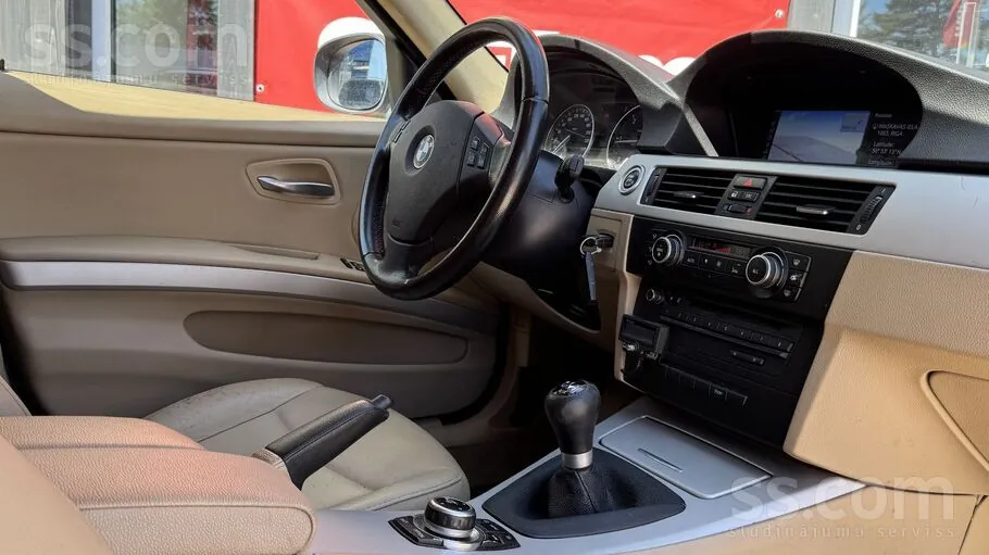 BMW 318 2009 photo 5