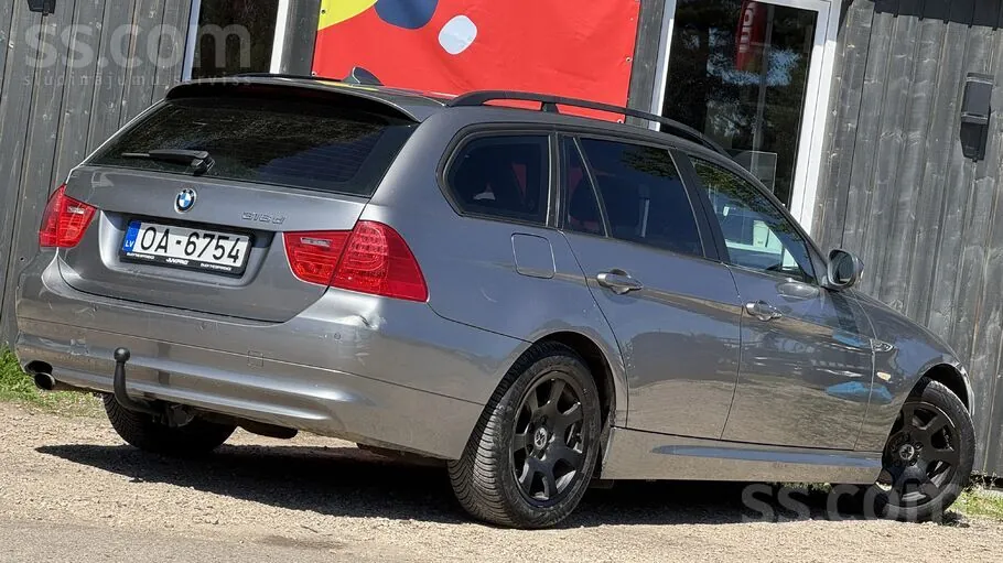 BMW 318 2009 photo 4