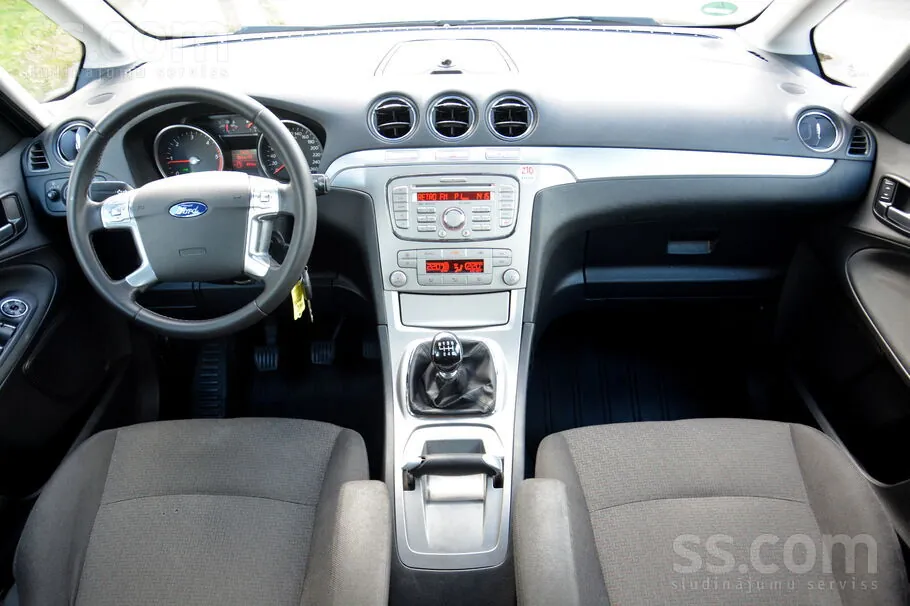 Ford Galaxy 2009 photo 3