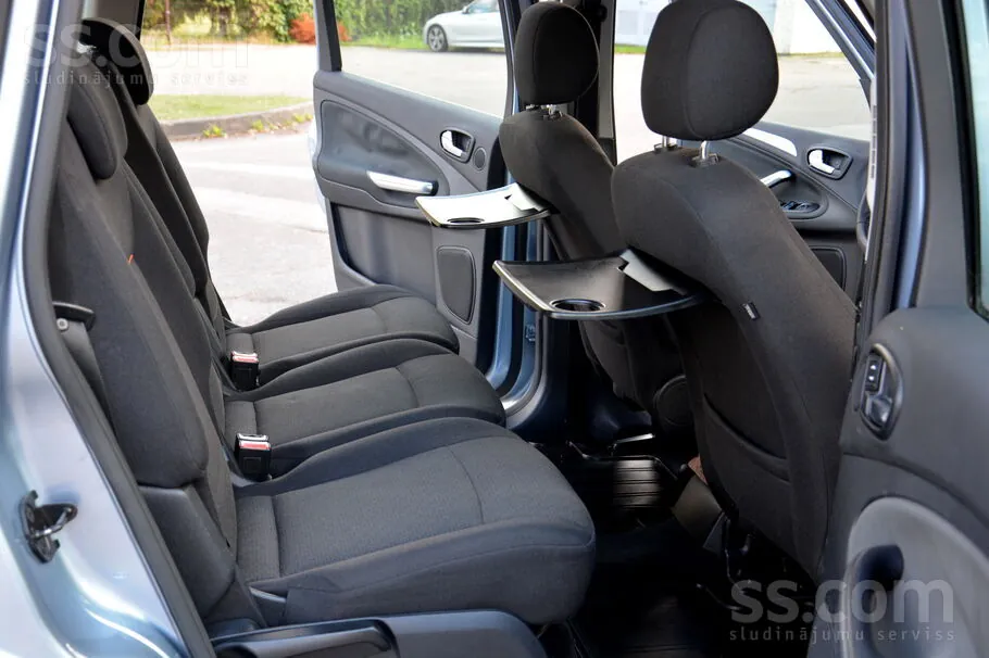 Ford Galaxy 2009 photo 4