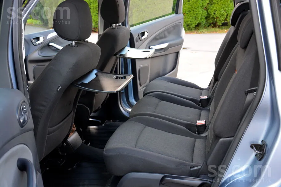 Ford Galaxy 2009 photo 2
