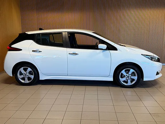 Nissan Leaf 2023 photo 3