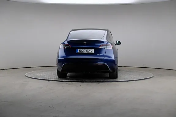 Tesla Model Y 2023 photo 2