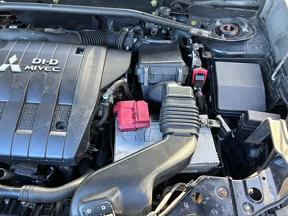 Mitsubishi Outlander 2011 photo 2
