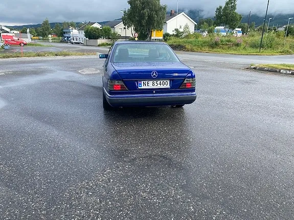 Mercedes-Benz E230 1990 photo 3
