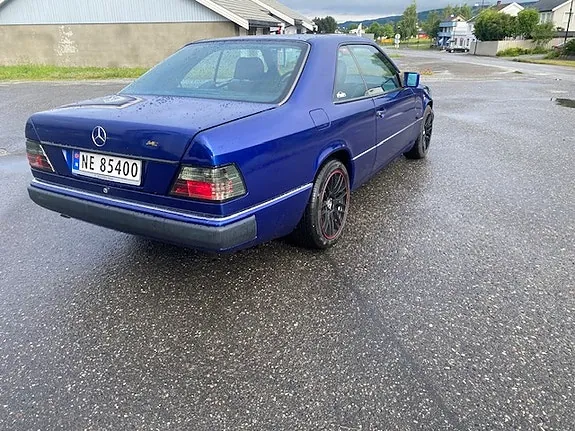 Mercedes-Benz E230 1990 photo 4