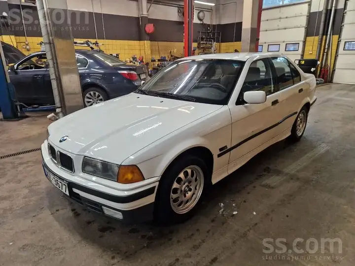 BMW E36 1996 photo 2