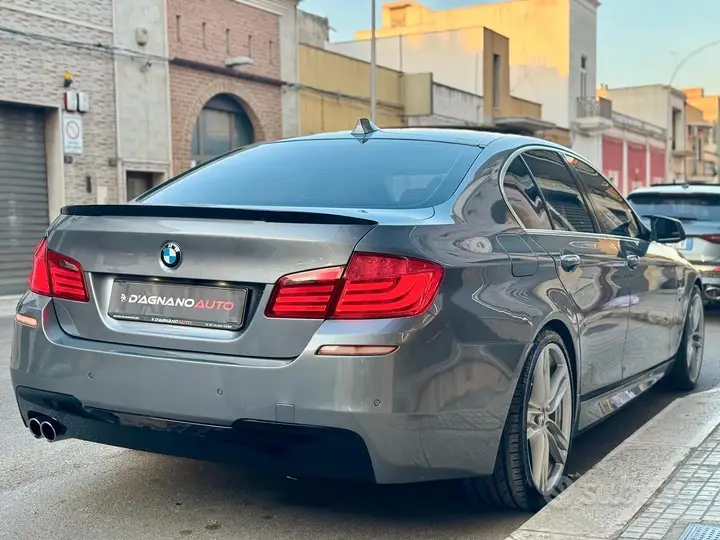 BMW 5 Series 2011 photo 3