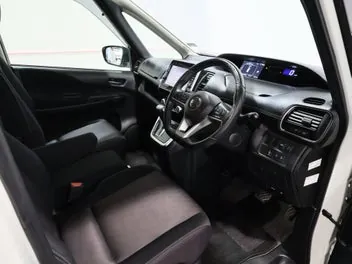 Nissan Serena 2016 photo 4