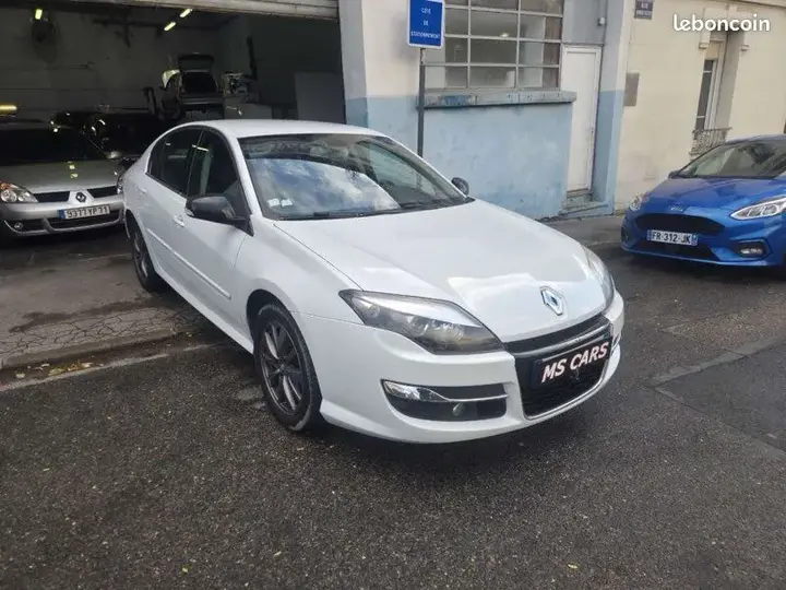 Renault Laguna 2013 photo 2
