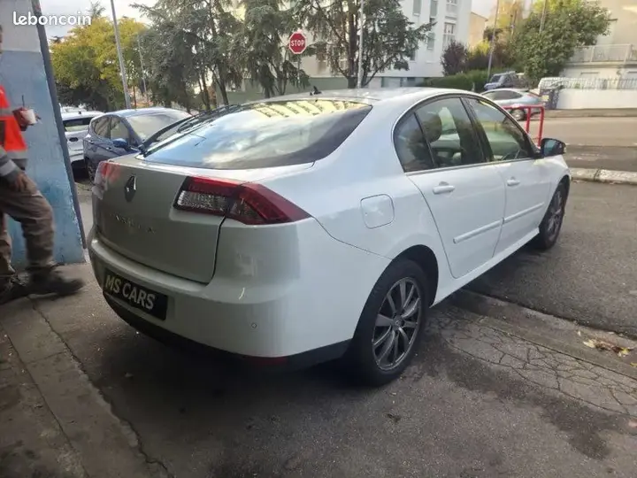 Renault Laguna 2013 photo 3