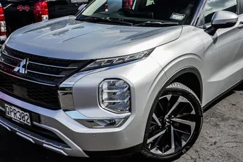 Mitsubishi Outlander 2024 photo 3