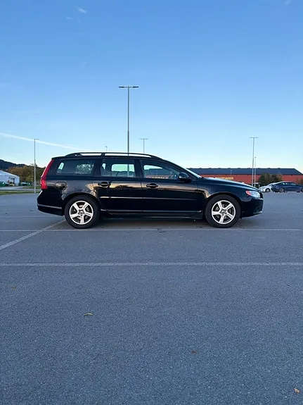 Volvo V70 2012 photo 2