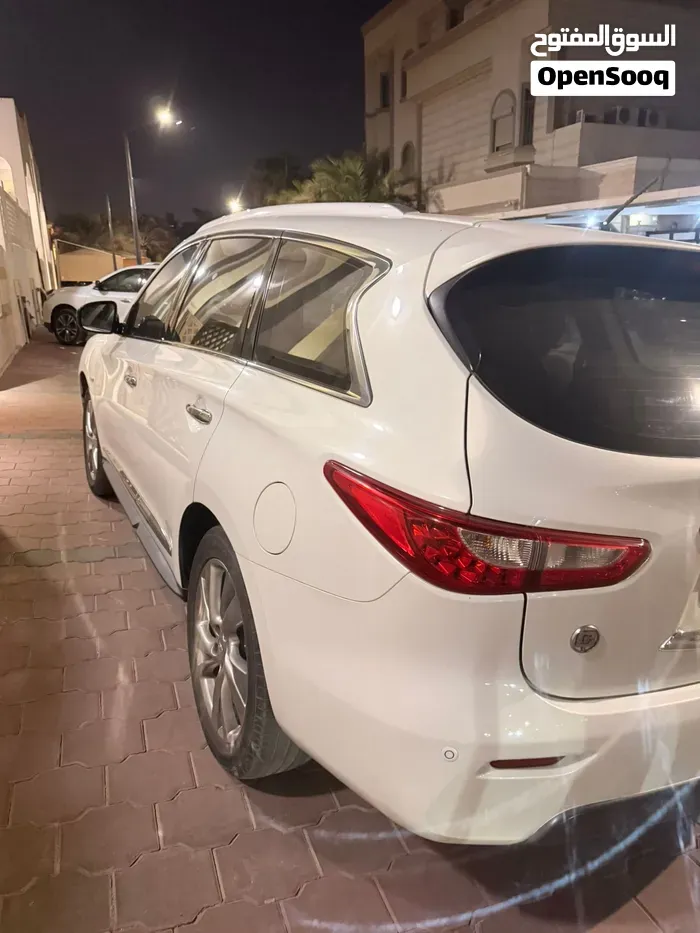 Infiniti Jx35 2013 photo 3