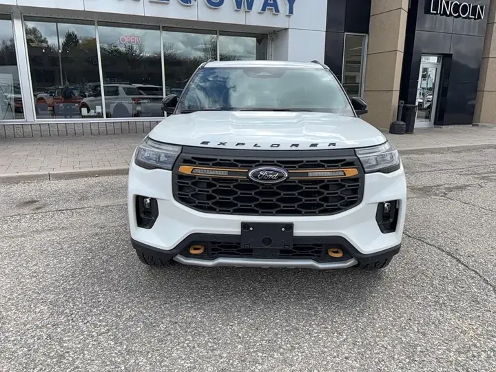 Ford Explorer 2026 photo 2