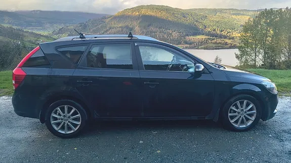 Kia Ceed 2010 photo 2