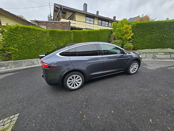 Tesla Model X 2017 photo 3