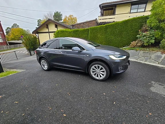 Tesla Model X 2017 photo 4