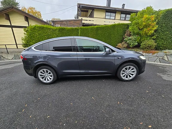 Tesla Model X 2017 photo 2