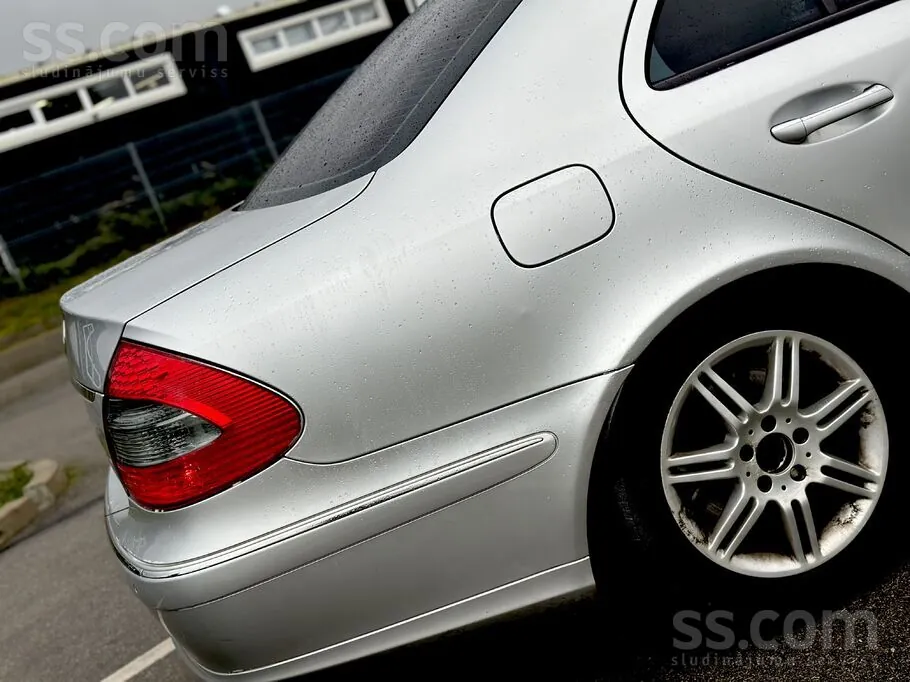 Mercedes-Benz E220