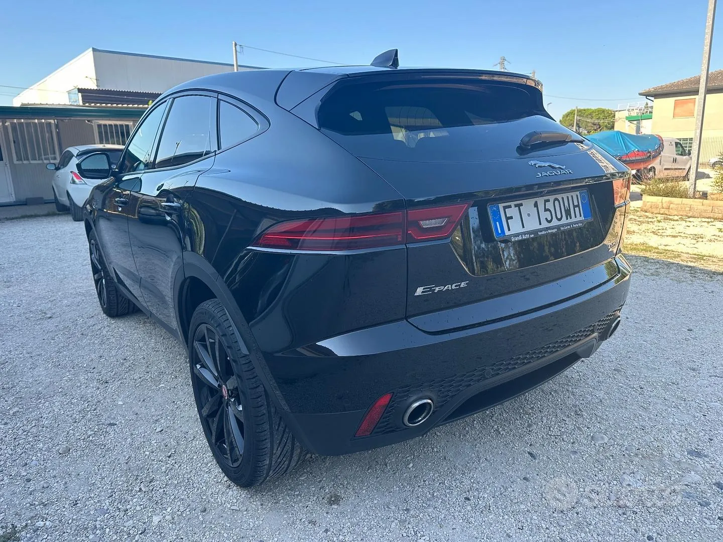Jaguar E-Pace 2019 photo 4
