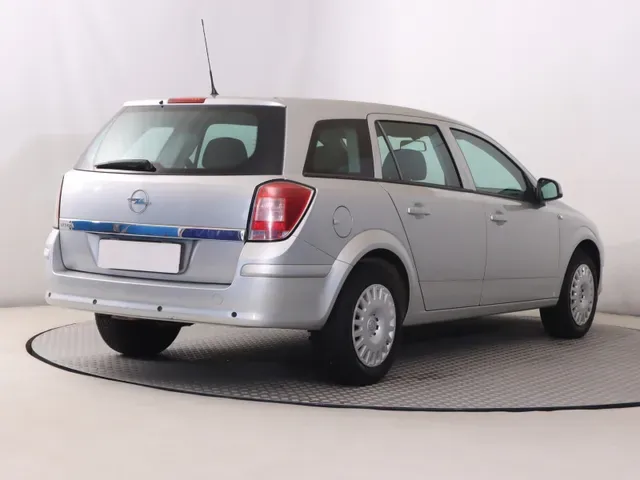 Opel Astra Sport Tourer 2012 photo 4