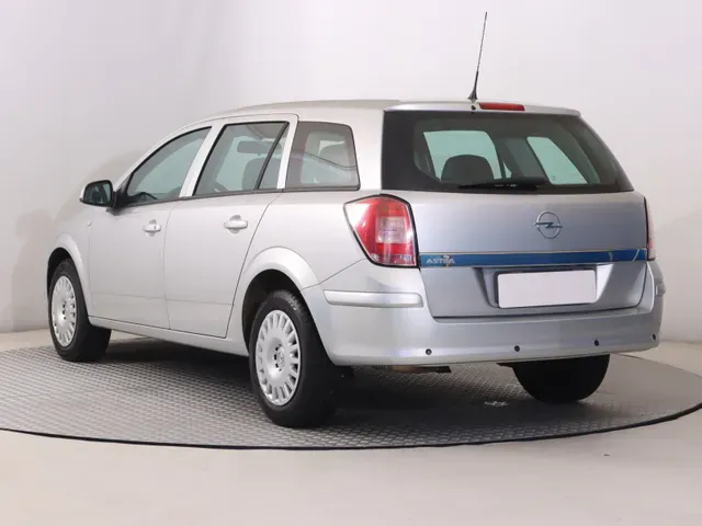 Opel Astra Sport Tourer 2012 photo 3