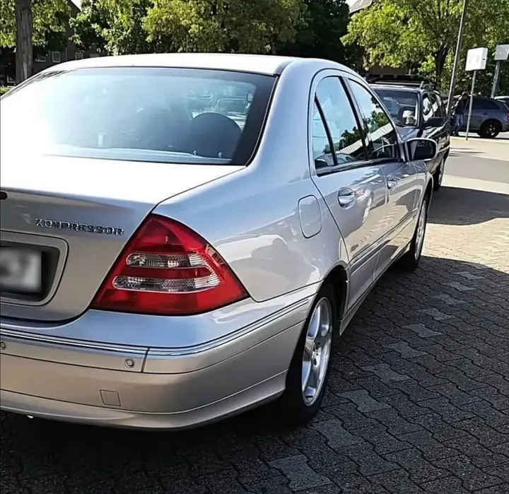 Mercedes-Benz C200