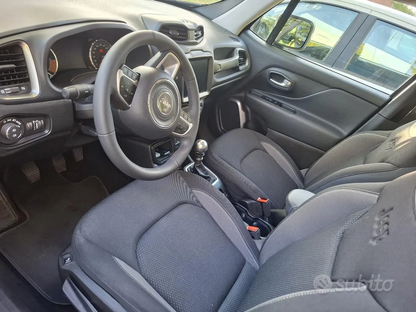 Jeep Renegade 2023 photo 4