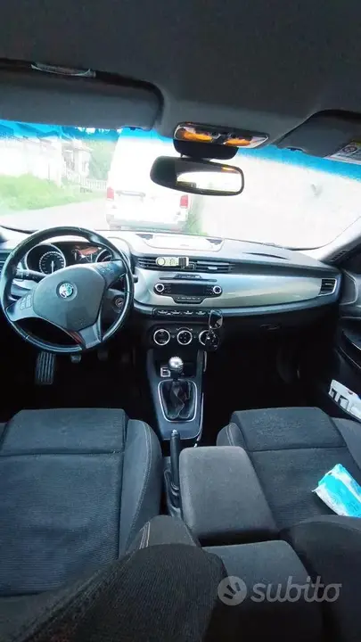 Alfa Romeo Giulietta 2011 photo 4