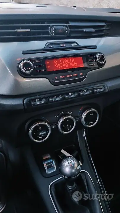 Alfa Romeo Giulietta 2011 photo 5