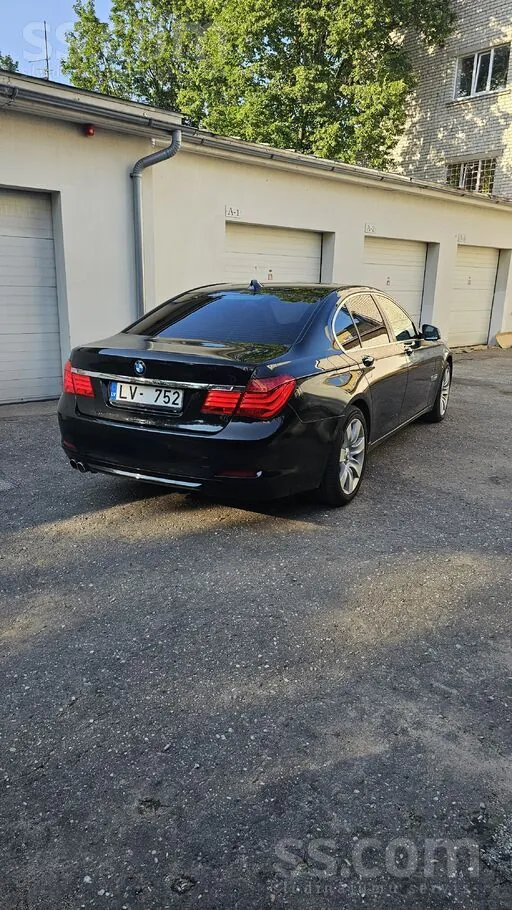BMW 730 2009 photo 3