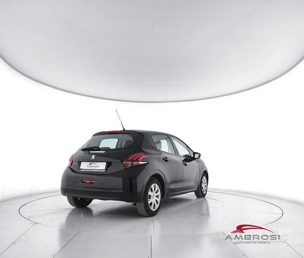 Peugeot 208 2018 photo 3