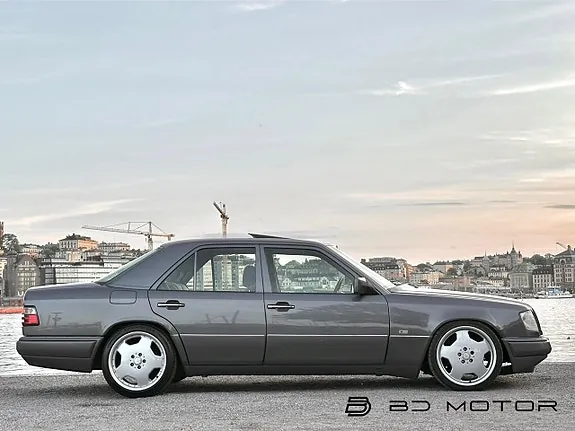 Mercedes-Benz E200 1995 photo 3