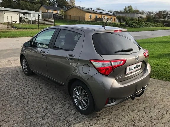 Toyota Yaris 2017 photo 4